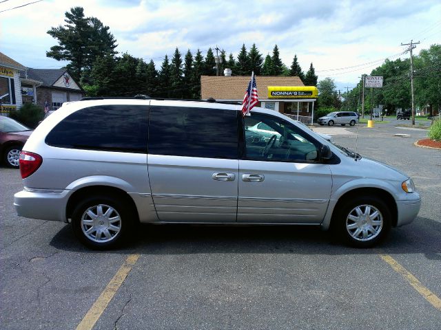 2005 Chrysler Town and Country 3.5