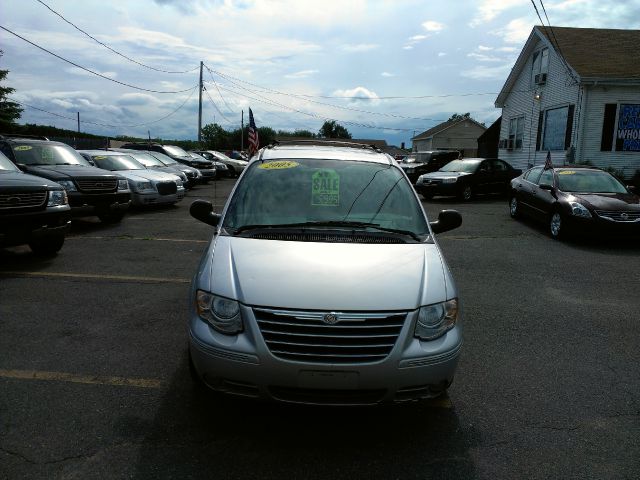 2005 Chrysler Town and Country 3.5