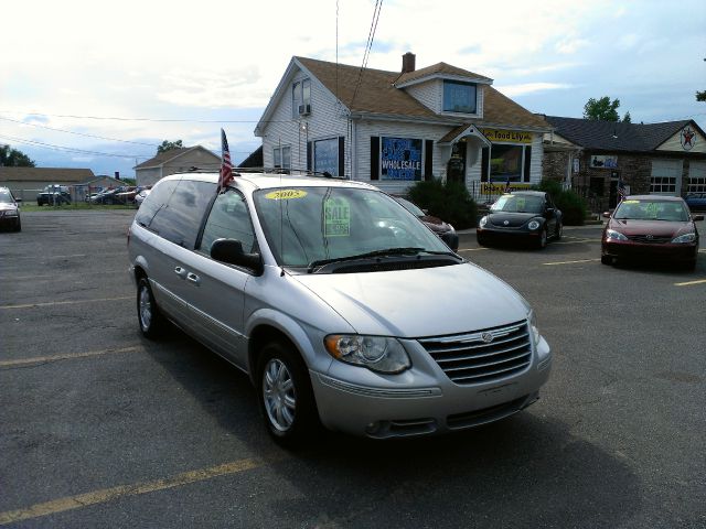 2005 Chrysler Town and Country 3.5