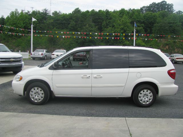 2005 Chrysler Town and Country Elk Conversion Van