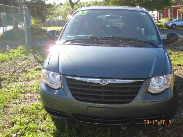 2005 Chrysler Town and Country Elk Conversion Van