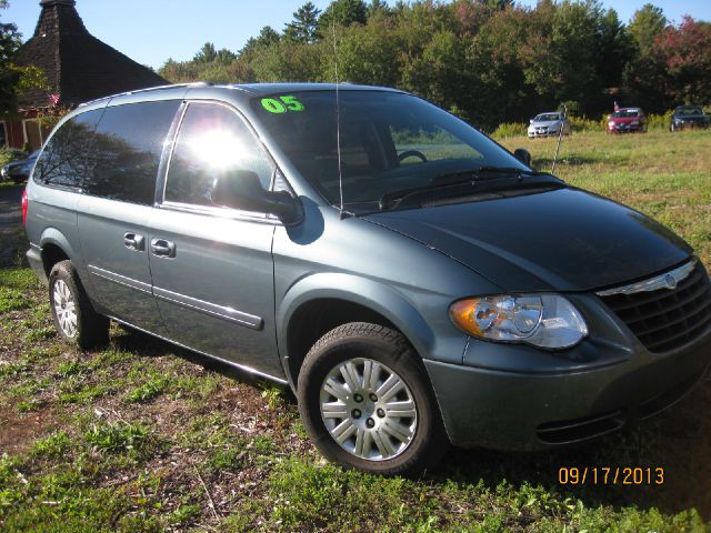 2005 Chrysler Town and Country Elk Conversion Van