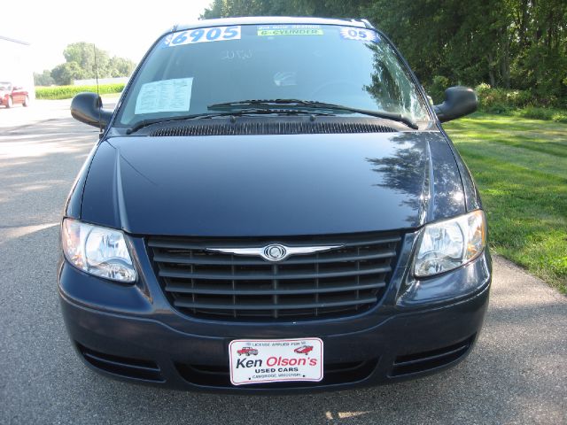 2005 Chrysler Town and Country Elk Conversion Van