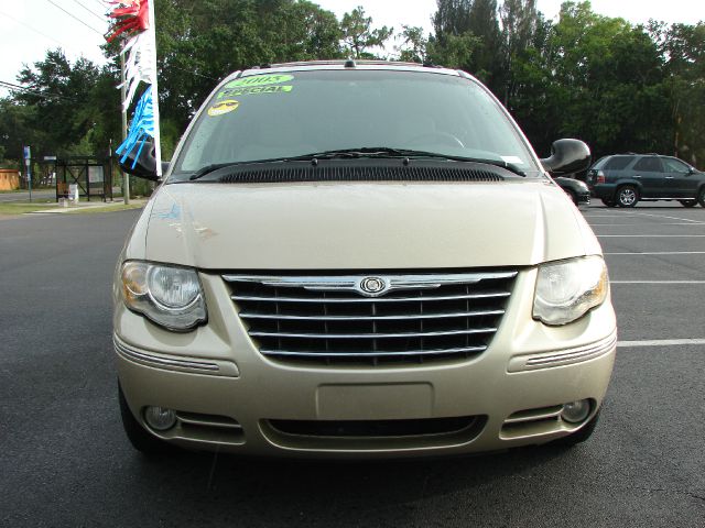 2005 Chrysler Town and Country SLT 25