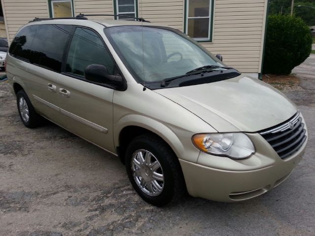 2005 Chrysler Town and Country Coupe Try 1.99 Apr