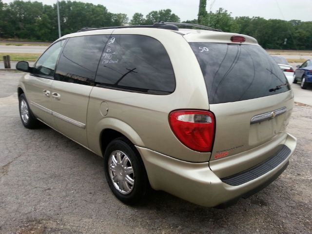 2005 Chrysler Town and Country Coupe Try 1.99 Apr