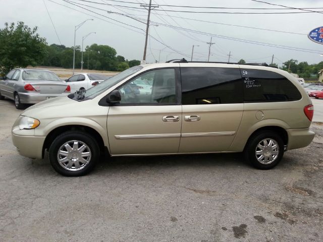 2005 Chrysler Town and Country Coupe Try 1.99 Apr