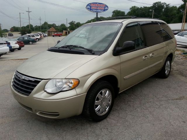 2005 Chrysler Town and Country Coupe Try 1.99 Apr