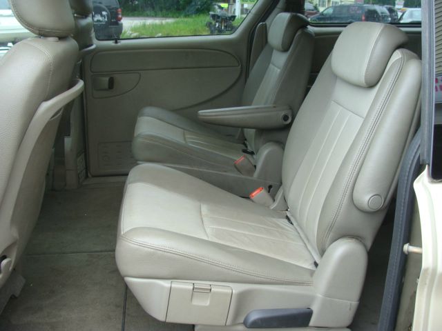 2005 Chrysler Town and Country 3.5