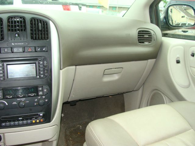 2005 Chrysler Town and Country 3.5