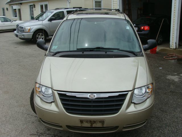 2005 Chrysler Town and Country 3.5