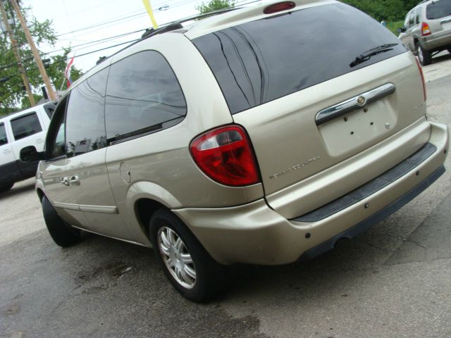 2005 Chrysler Town and Country 3.5