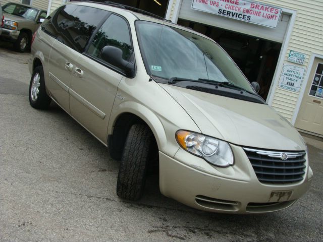 2005 Chrysler Town and Country 3.5