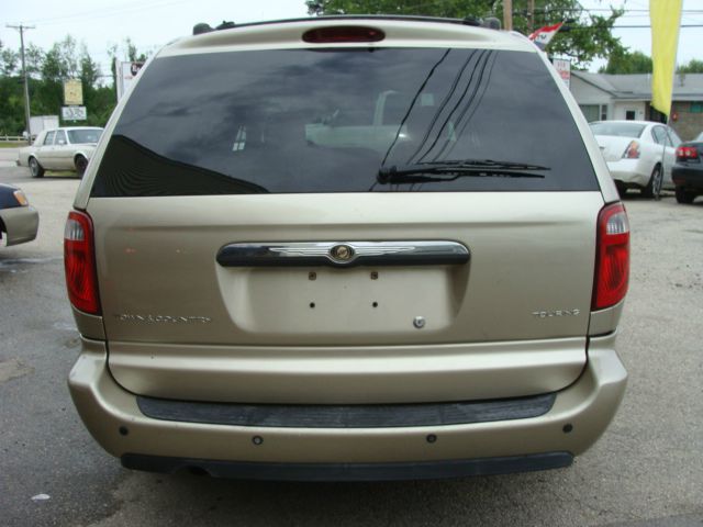 2005 Chrysler Town and Country 3.5