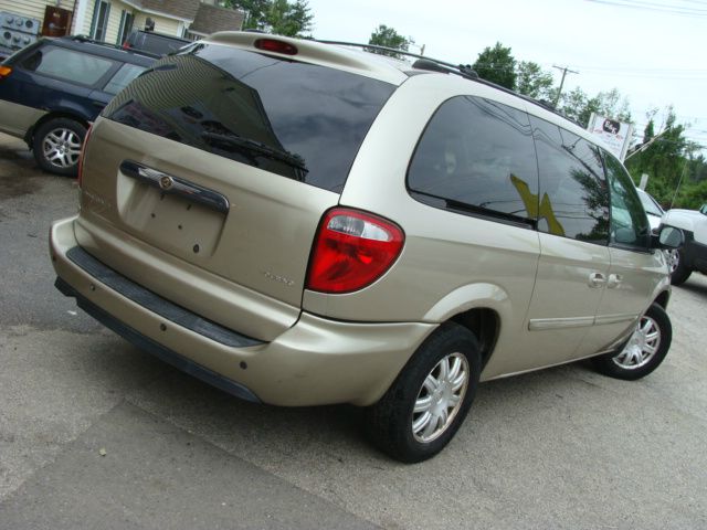 2005 Chrysler Town and Country 3.5