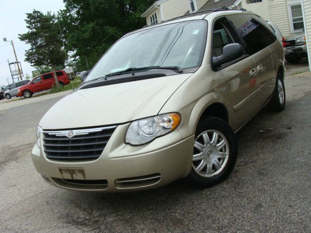 2005 Chrysler Town and Country 3.5