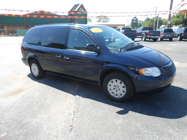 2005 Chrysler Town and Country Elk Conversion Van