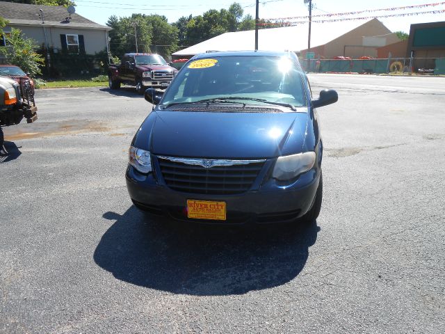 2005 Chrysler Town and Country Elk Conversion Van