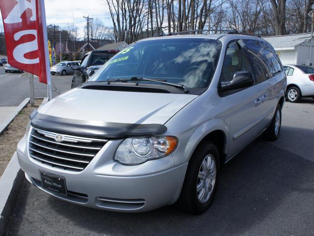 2005 Chrysler Town and Country Extenede CAB 4X4