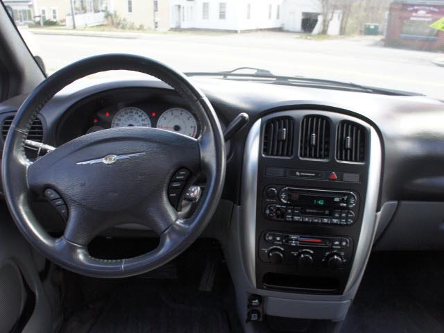 2005 Chrysler Town and Country Extenede CAB 4X4