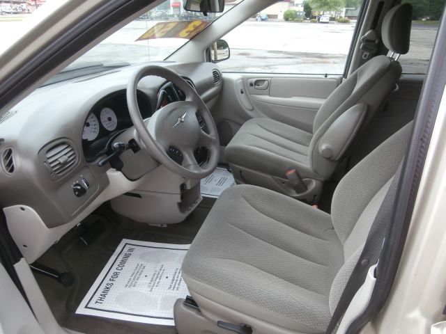 2005 Chrysler Town and Country Elk Conversion Van