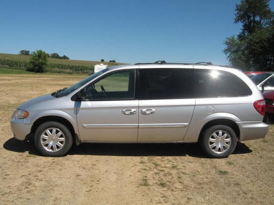 2005 Chrysler Town and Country 3.5