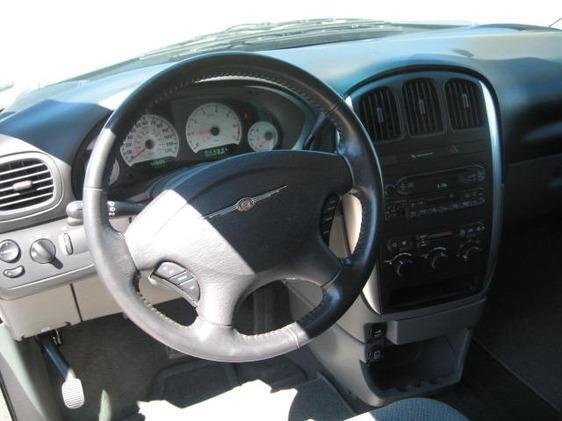 2005 Chrysler Town and Country 3.5