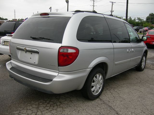 2005 Chrysler Town and Country 3.5