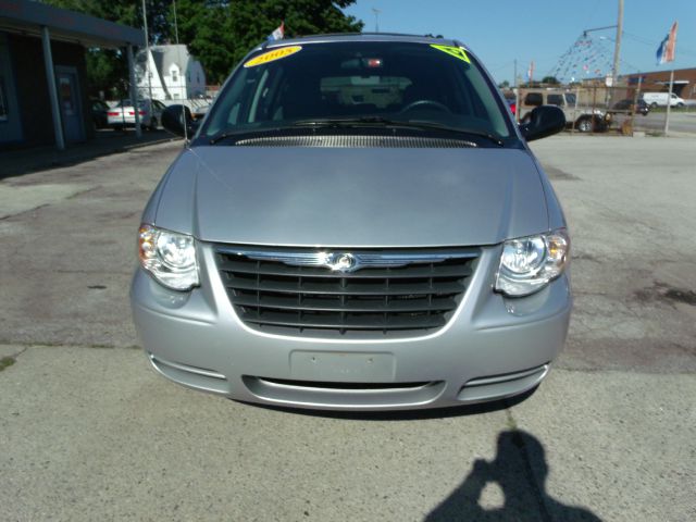 2005 Chrysler Town and Country 3.5