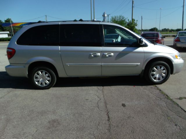 2005 Chrysler Town and Country 3.5