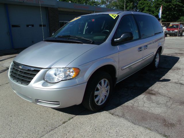 2005 Chrysler Town and Country 3.5