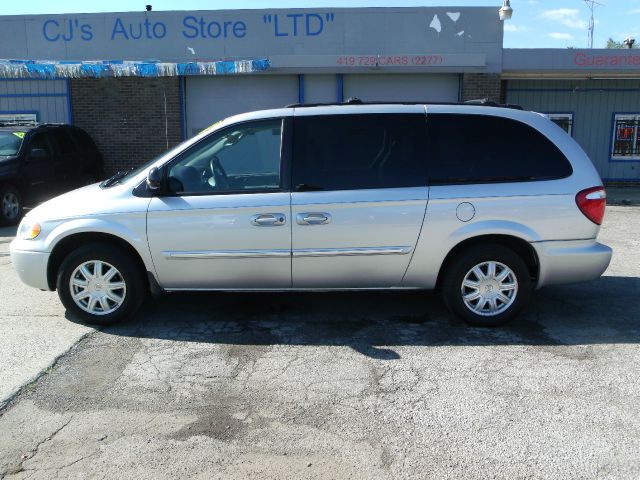 2005 Chrysler Town and Country 3.5