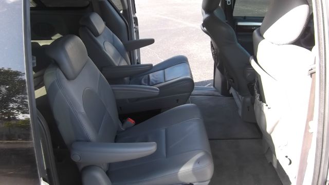 2005 Chrysler Town and Country SLT 25