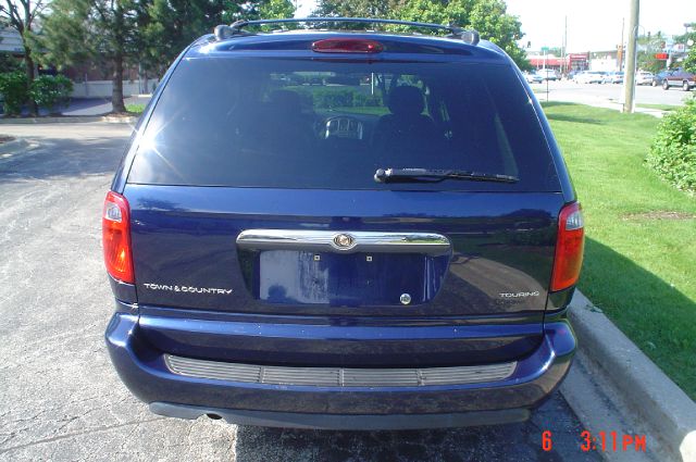 2005 Chrysler Town and Country 2.0T Avant Quattro AWD