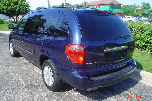 2005 Chrysler Town and Country 2.0T Avant Quattro AWD