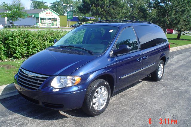 2005 Chrysler Town and Country 2.0T Avant Quattro AWD