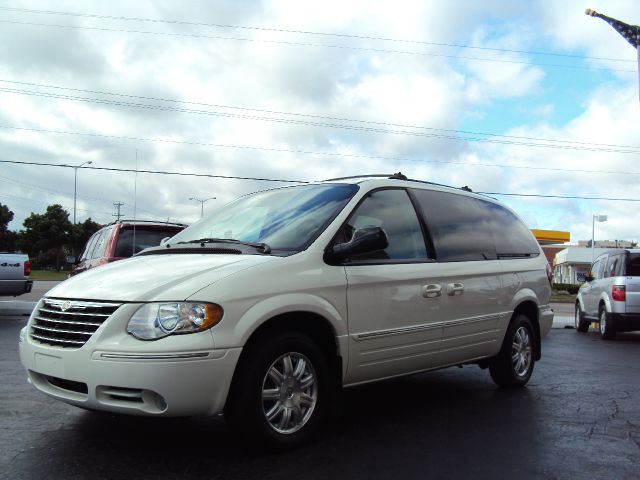 2005 Chrysler Town and Country 3.5