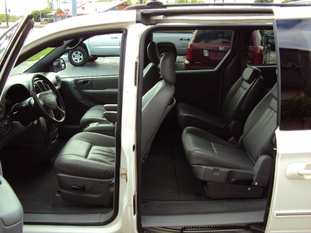 2005 Chrysler Town and Country 3.5