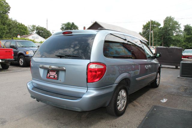 2005 Chrysler Town and Country 3.5