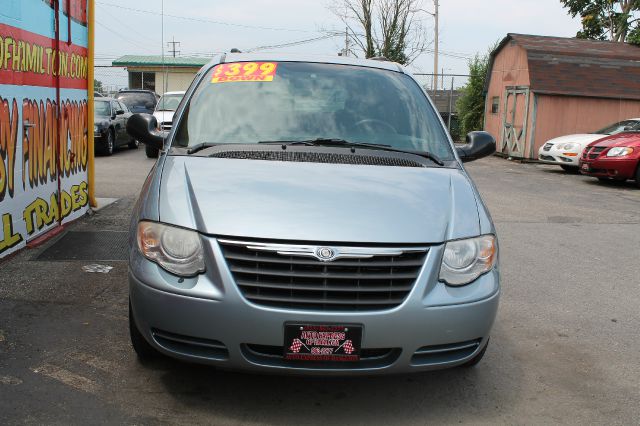 2005 Chrysler Town and Country 3.5