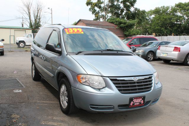 2005 Chrysler Town and Country 3.5