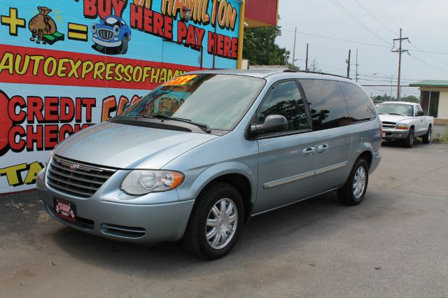 2005 Chrysler Town and Country 3.5