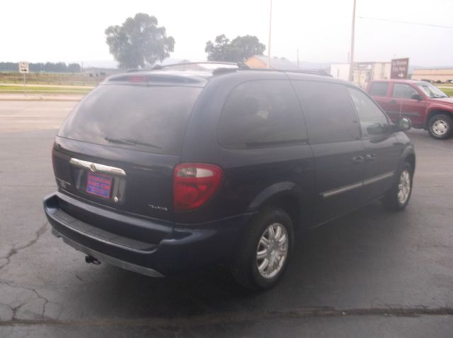 2005 Chrysler Town and Country 3.5