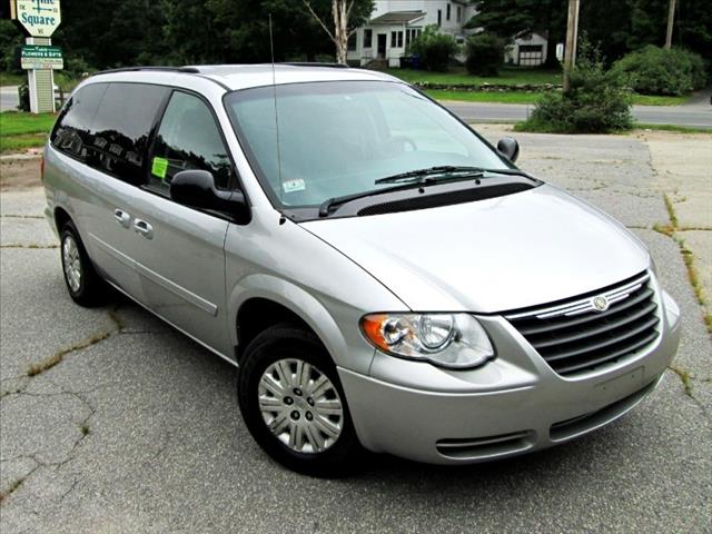 2005 Chrysler Town and Country LX - Stow-n-go