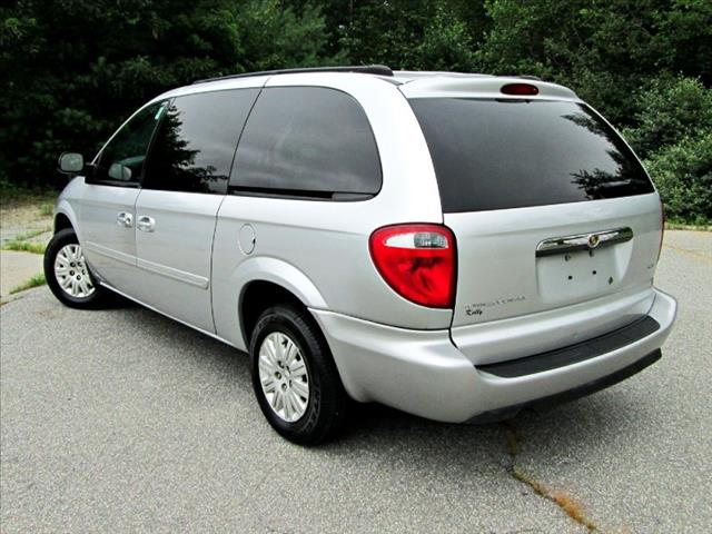 2005 Chrysler Town and Country LX - Stow-n-go