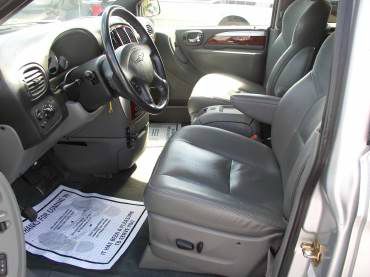 2005 Chrysler Town and Country SLT 25