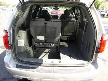 2005 Chrysler Town and Country SLT 25