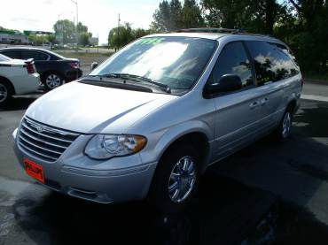 2005 Chrysler Town and Country SLT 25