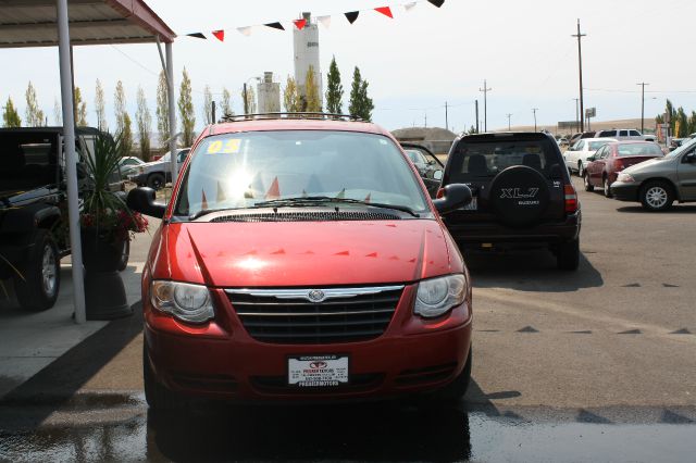 2005 Chrysler Town and Country Elk Conversion Van