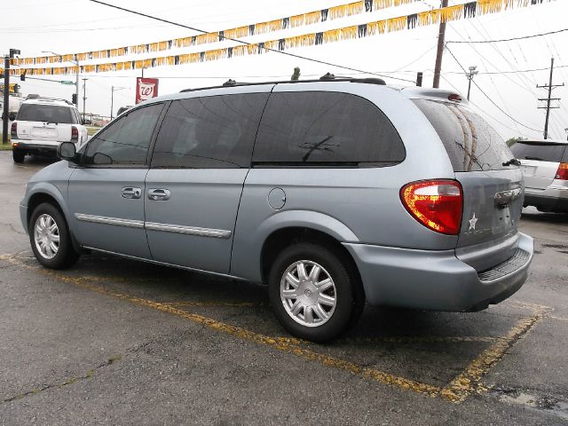 2005 Chrysler Town and Country 3.5